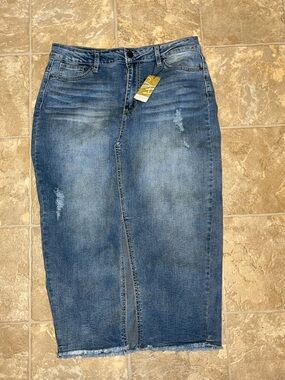 NWT Suzanne Betro denim skirt